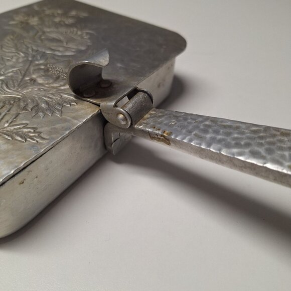 Vintage Hammered Metal Floral Embossed Hinged Lid Dust Pan Crumb Silent Butler - Picture 3 of 9